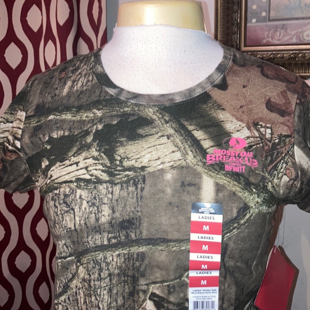 Womens Mossey oak t-shirts size medium